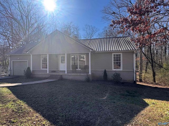 298 Golfview Drive NE, Arab, AL 35016