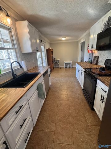 298 Golfview Drive NE, Arab, AL 35016