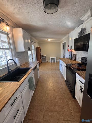 298 Golfview Drive NE, Arab, AL 35016