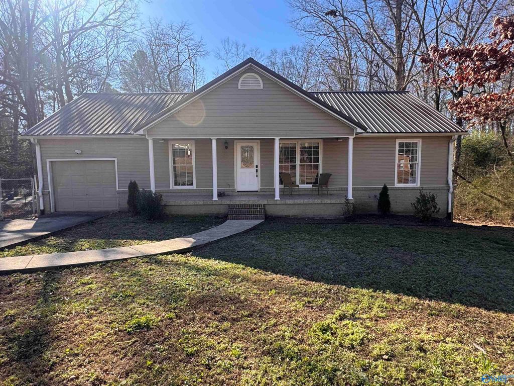 298 Golfview Drive NE, Arab, AL 35016