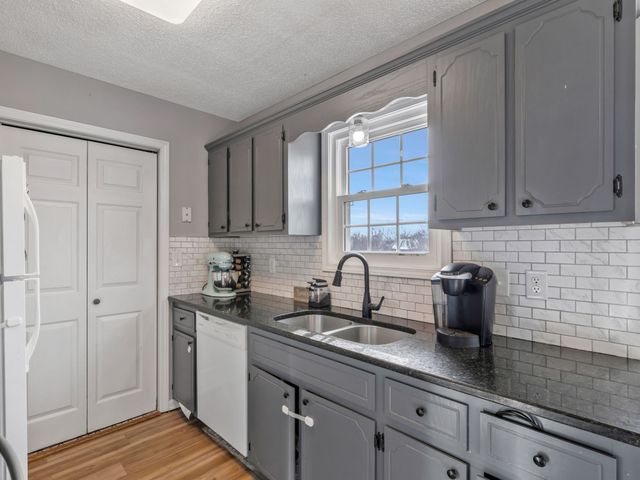 218 Senator Dr, Clarksville, TN 37042