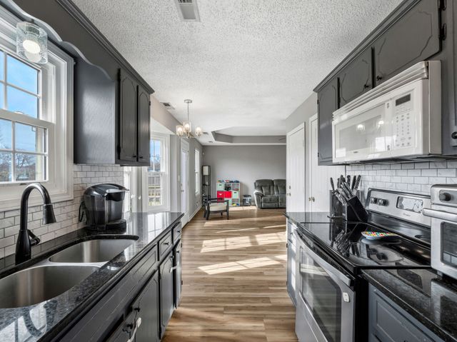 218 Senator Dr, Clarksville, TN 37042