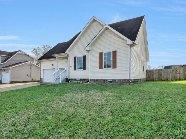 218 Senator Dr, Clarksville, TN 37042