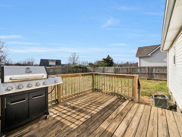 218 Senator Dr, Clarksville, TN 37042