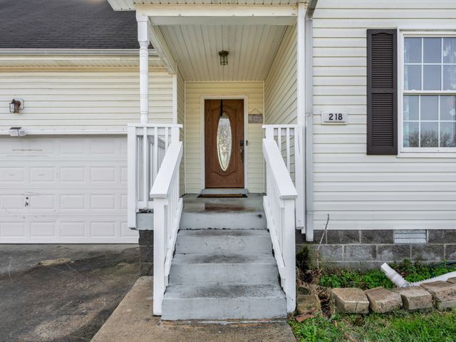 218 Senator Dr, Clarksville, TN 37042