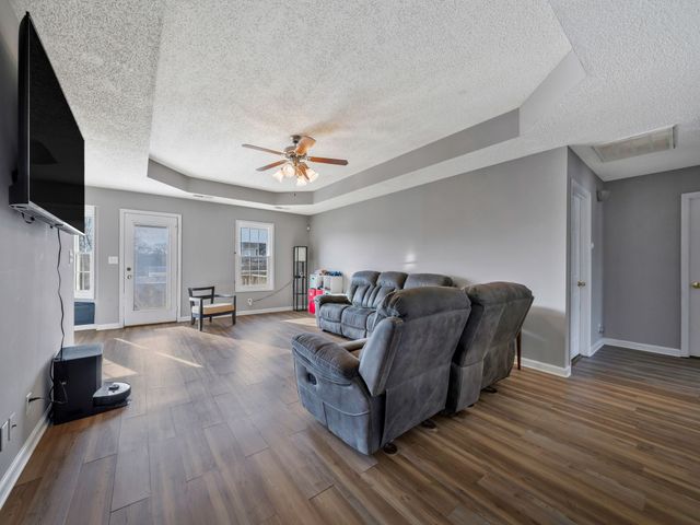 218 Senator Dr, Clarksville, TN 37042