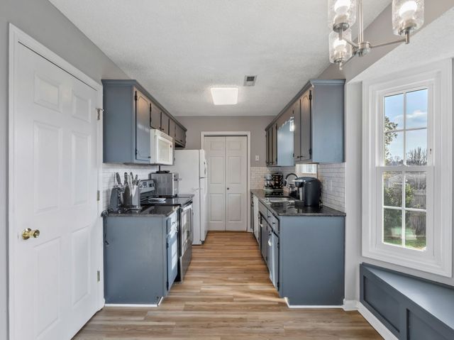 218 Senator Dr, Clarksville, TN 37042