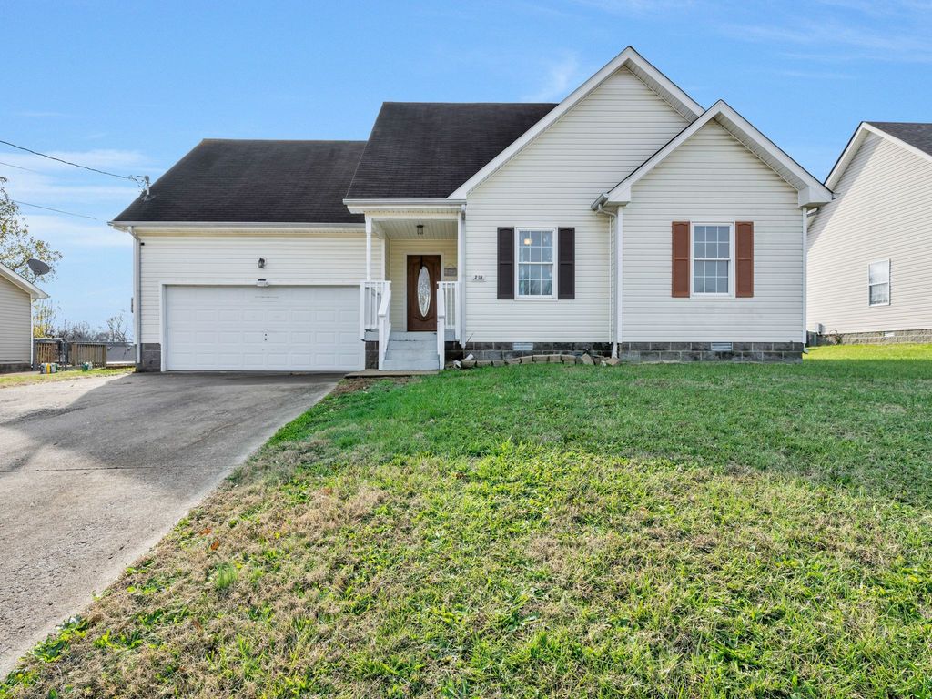 218 Senator Dr, Clarksville, TN 37042