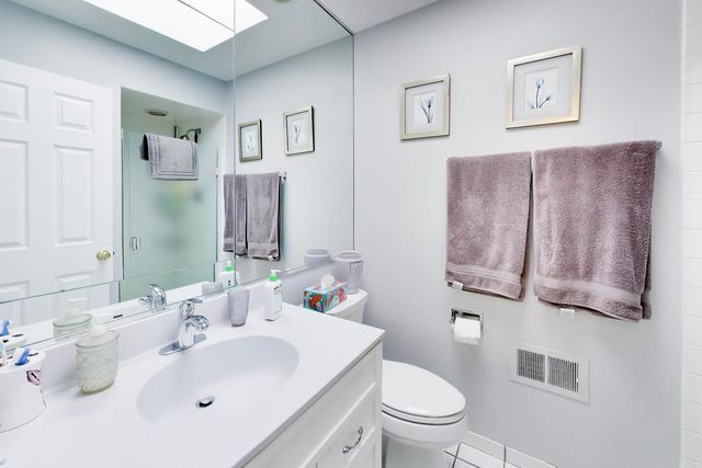 6643 Davis Street, Morton Grove, IL 60053