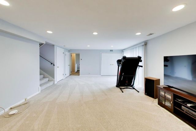 6643 Davis Street, Morton Grove, IL 60053