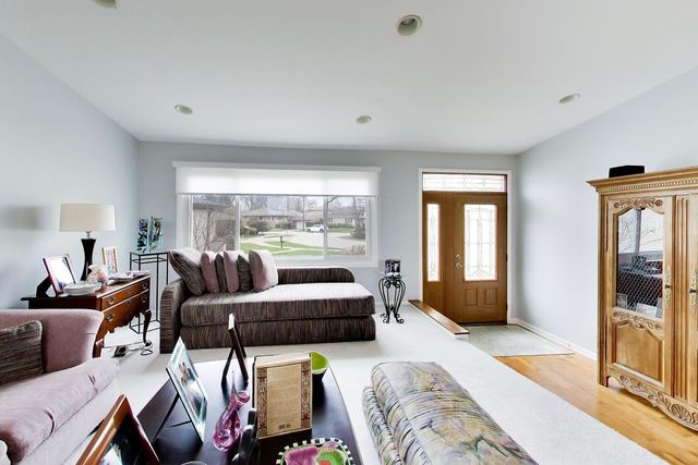 6643 Davis Street, Morton Grove, IL 60053