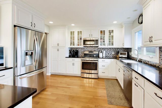 6643 Davis Street, Morton Grove, IL 60053