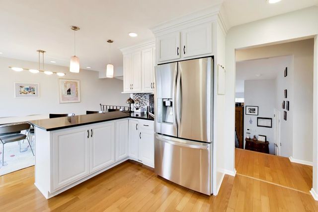 6643 Davis Street, Morton Grove, IL 60053