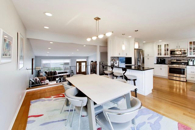 6643 Davis Street, Morton Grove, IL 60053