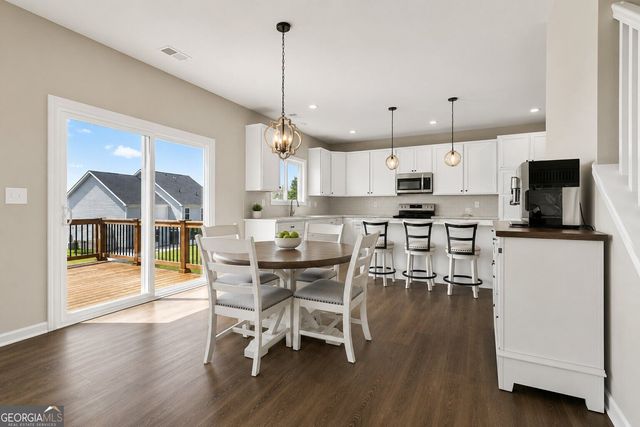 31 Okeechobee Way, Hoschton, GA 30548