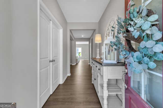 31 Okeechobee Way, Hoschton, GA 30548