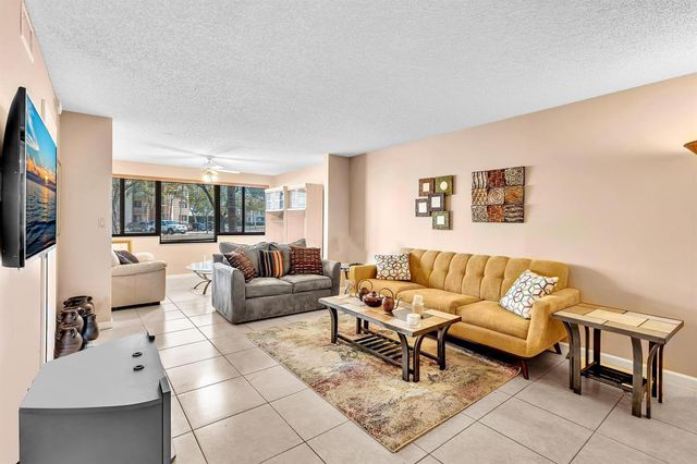 10803 W Clairmont Circle 102, Tamarac, FL 33321