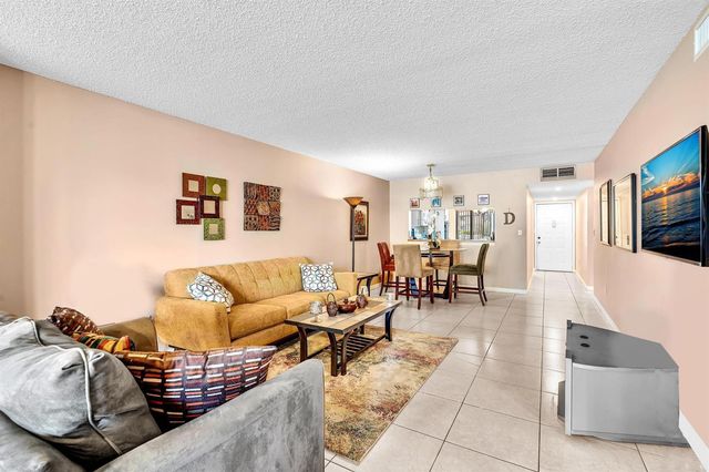 10803 W Clairmont Circle 102, Tamarac, FL 33321