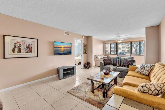 10803 W Clairmont Circle 102, Tamarac, FL 33321