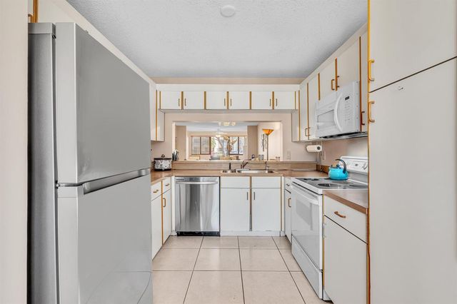 10803 W Clairmont Circle 102, Tamarac, FL 33321