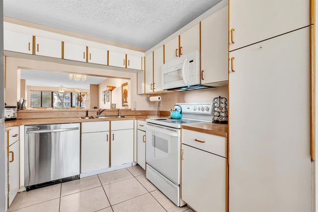 10803 W Clairmont Circle 102, Tamarac, FL 33321