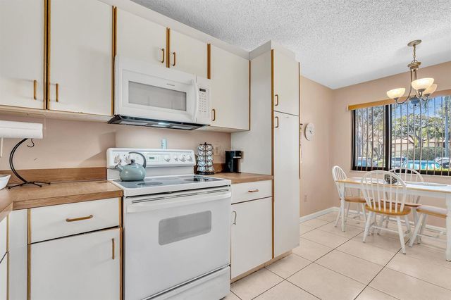 10803 W Clairmont Circle 102, Tamarac, FL 33321