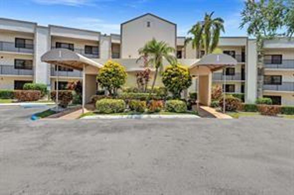 10803 W Clairmont Circle 102, Tamarac, FL 33321