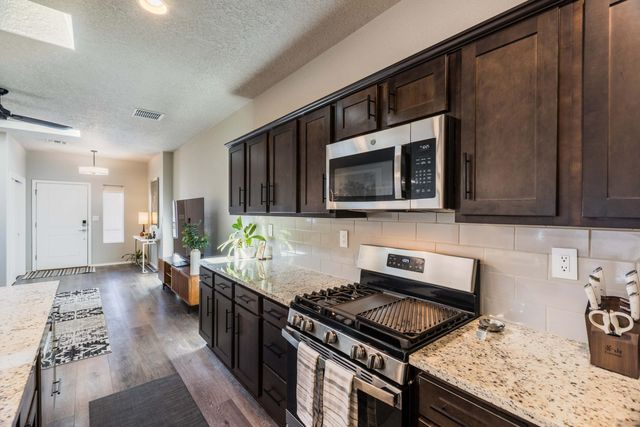 6128 Strand Loop SE, Albuquerque, NM 87106