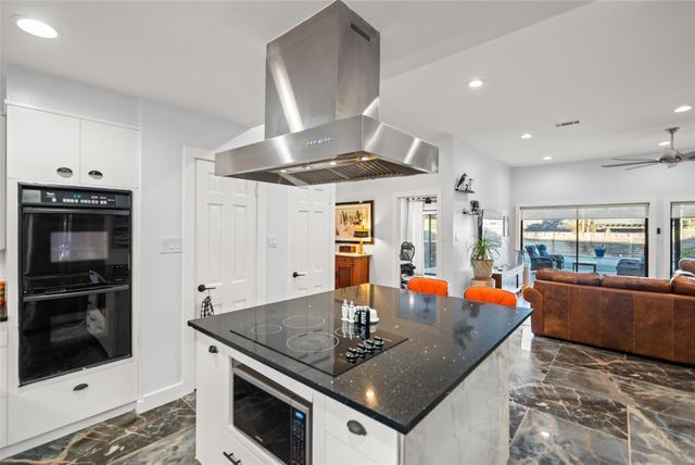 4 Thunderbird Drive, Conroe, TX 77304