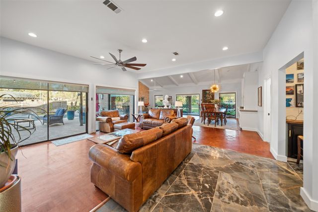 4 Thunderbird Drive, Conroe, TX 77304