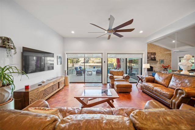 4 Thunderbird Drive, Conroe, TX 77304