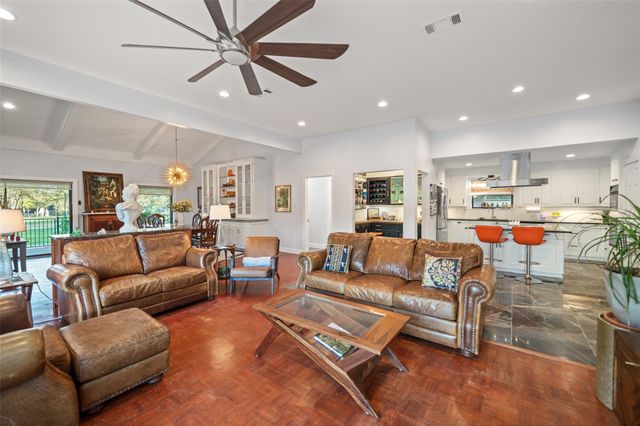 4 Thunderbird Drive, Conroe, TX 77304