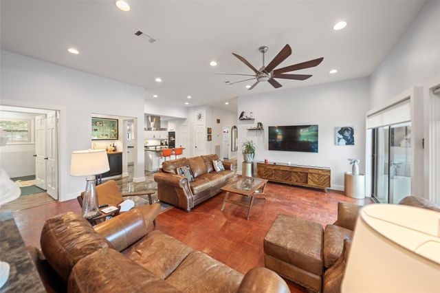 4 Thunderbird Drive, Conroe, TX 77304