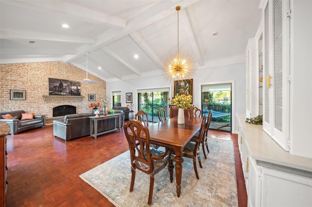 4 Thunderbird Drive, Conroe, TX 77304