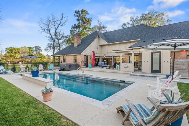 4 Thunderbird Drive, Conroe, TX 77304