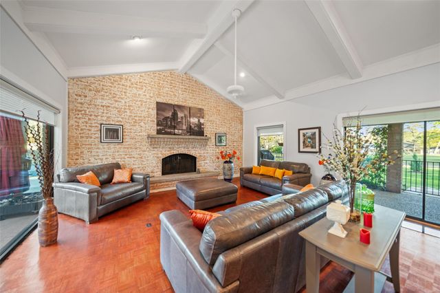 4 Thunderbird Drive, Conroe, TX 77304