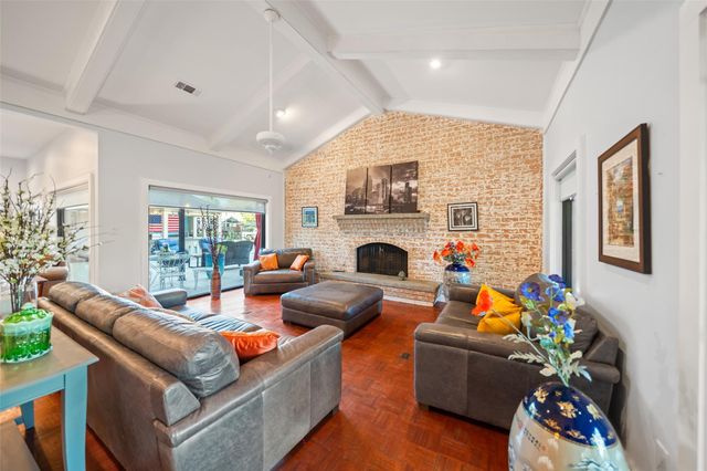 4 Thunderbird Drive, Conroe, TX 77304