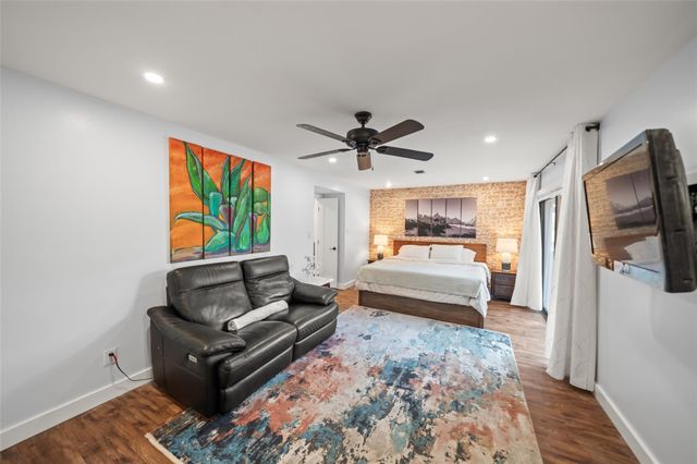 4 Thunderbird Drive, Conroe, TX 77304