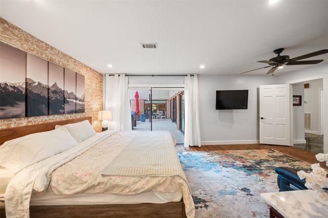 4 Thunderbird Drive, Conroe, TX 77304