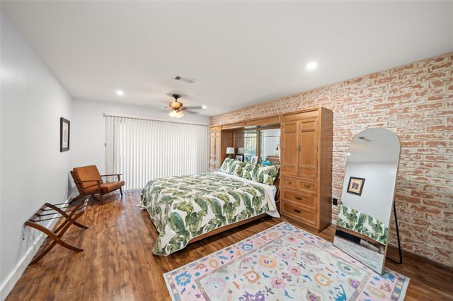 4 Thunderbird Drive, Conroe, TX 77304