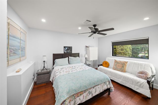 4 Thunderbird Drive, Conroe, TX 77304