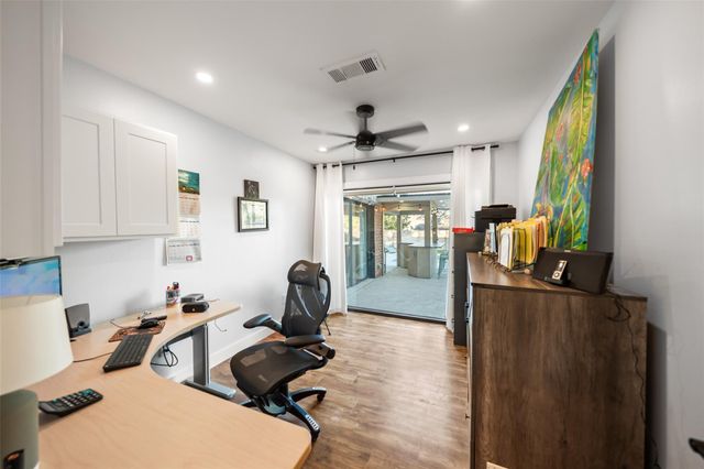 4 Thunderbird Drive, Conroe, TX 77304