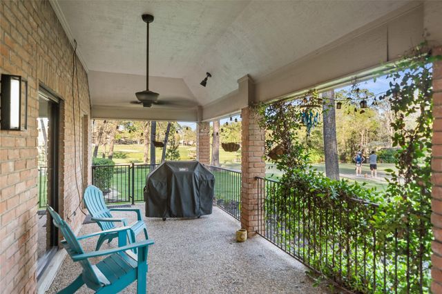 4 Thunderbird Drive, Conroe, TX 77304