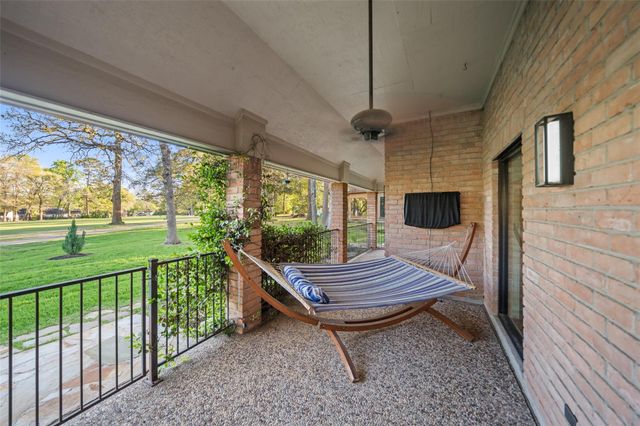 4 Thunderbird Drive, Conroe, TX 77304