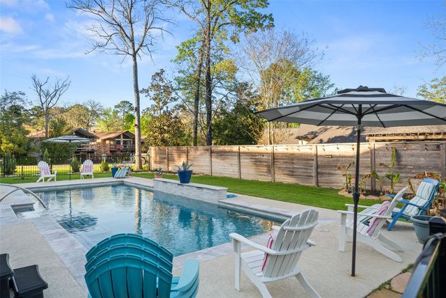 4 Thunderbird Drive, Conroe, TX 77304