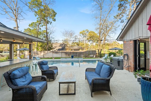 4 Thunderbird Drive, Conroe, TX 77304