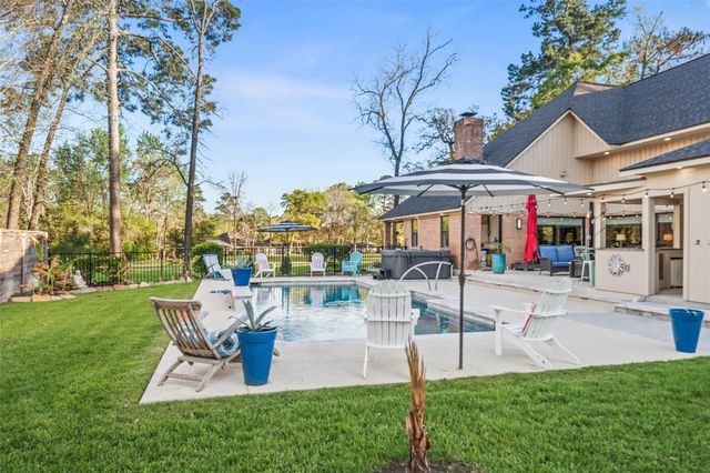 4 Thunderbird Drive, Conroe, TX 77304