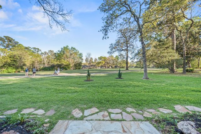 4 Thunderbird Drive, Conroe, TX 77304