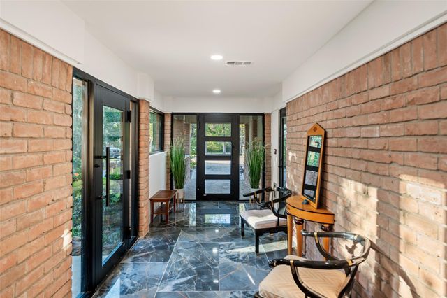 4 Thunderbird Drive, Conroe, TX 77304