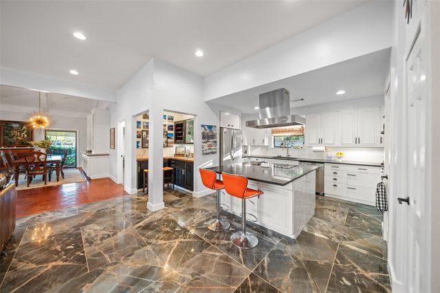 4 Thunderbird Drive, Conroe, TX 77304